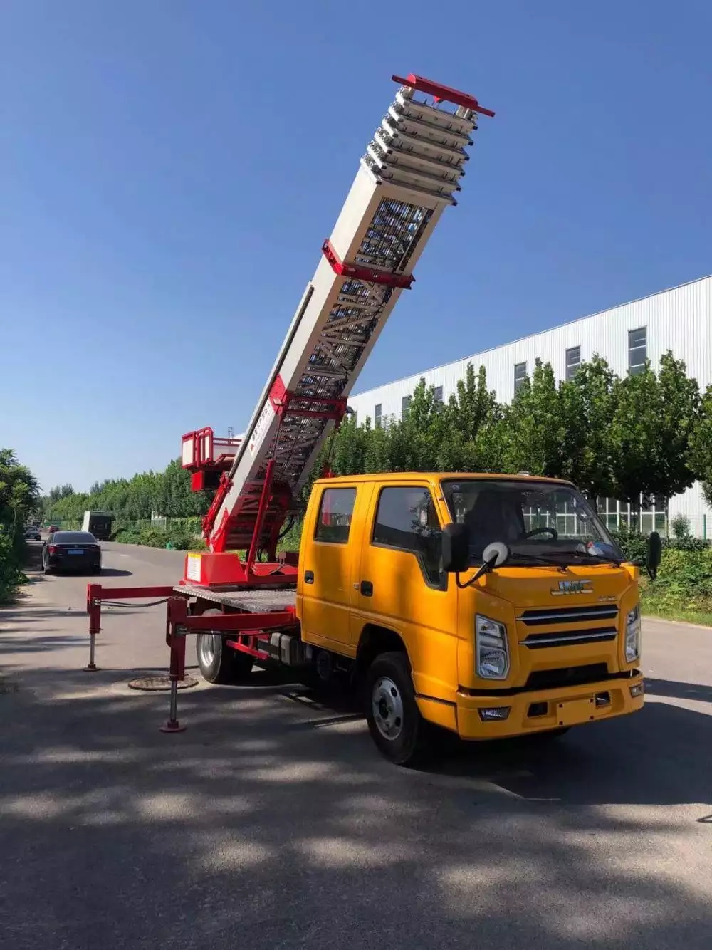 六弓乡附近的云梯车出租服务：轻松解决高空作业需求