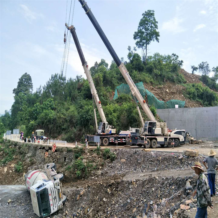 六弓乡汽车掉沟里叫吊车救援要多少钱